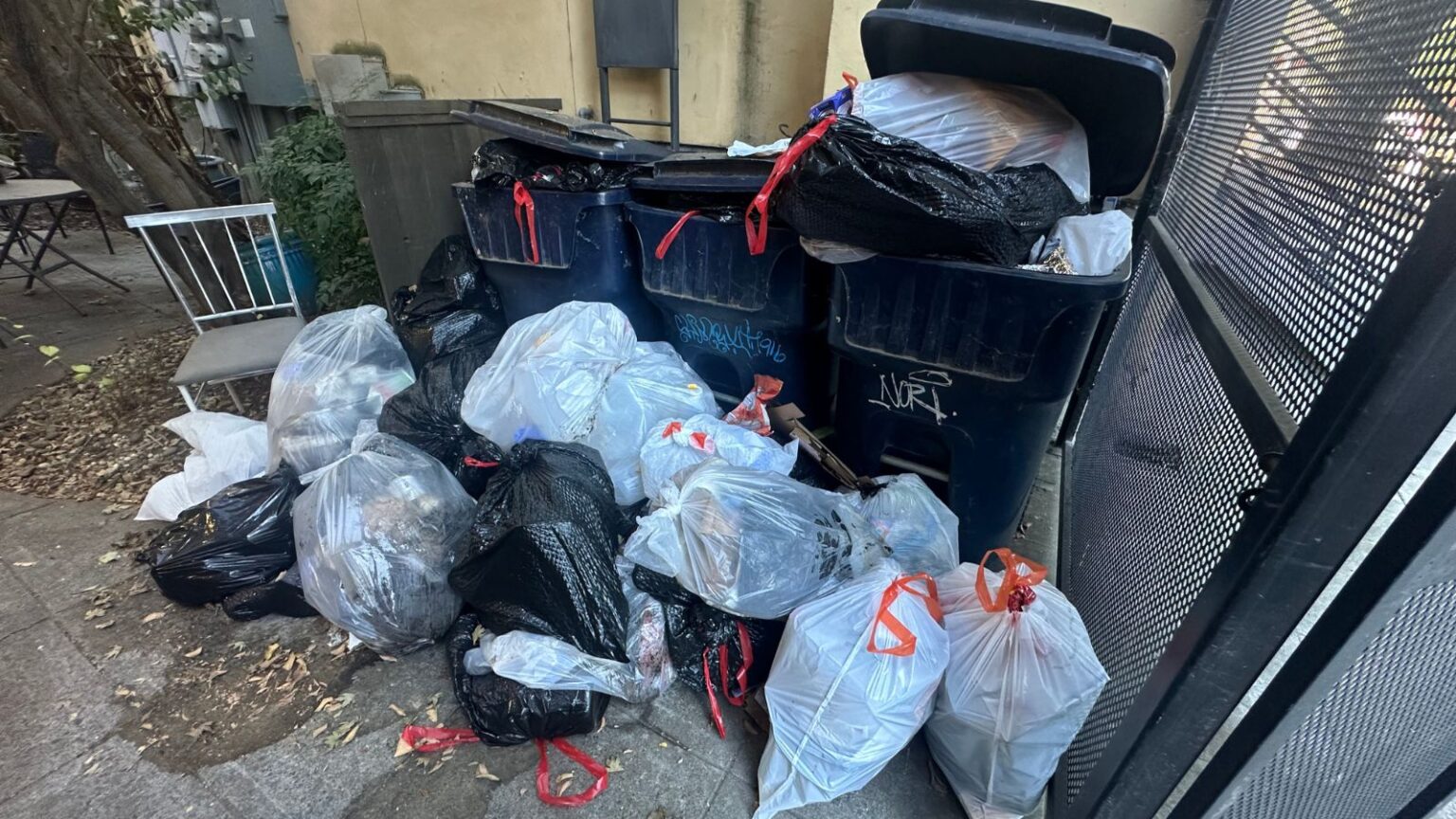 Trash can full of trash in sacramento